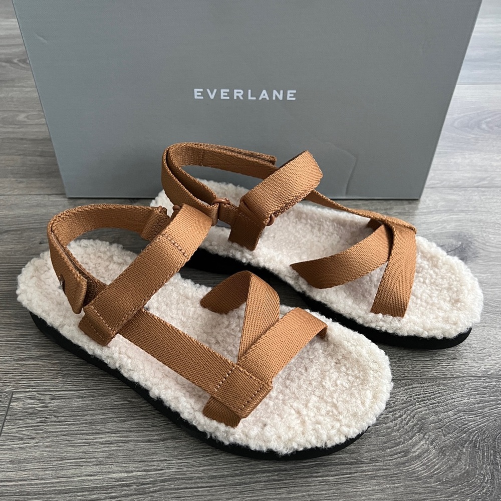 EVERLANE Teddy Sherpa Sport Sandal Size 6 Camel Brown Faux Fur Fleece Casual NIB